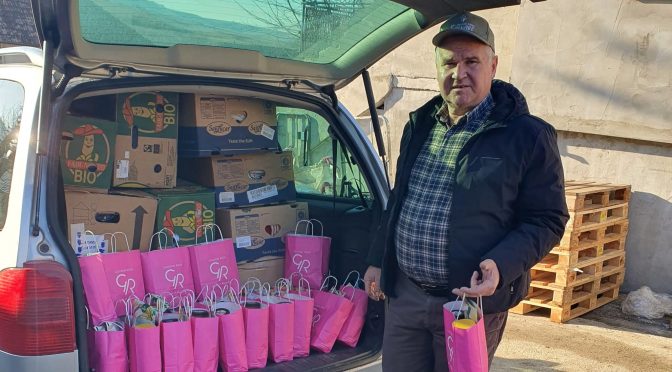 ….und die Lebensmittel und Kleidung werden bereits von Pater Valer verteilt!